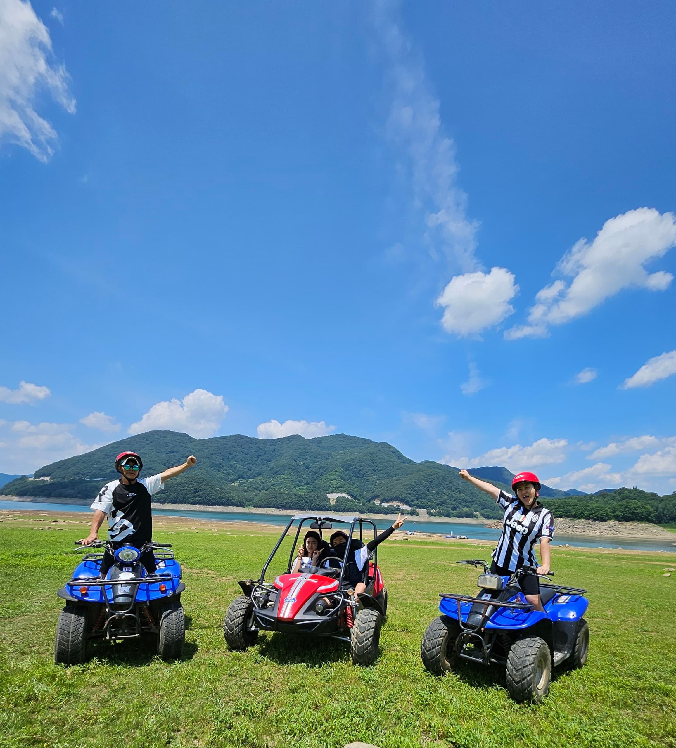 청풍호를 달리는 ATV 가족 체험